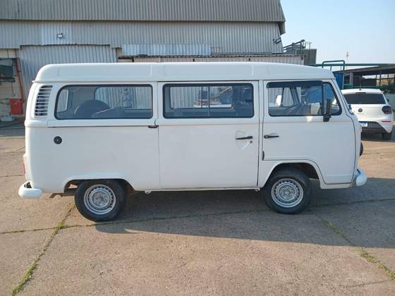 VOLKSWAGEN KOMBI 1.4 MI STD 8V FLEX 4P MANUAL